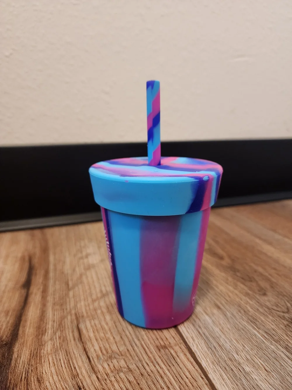 Silipint - 8oz Silicone Tumbler with Straw and Lid - NEW